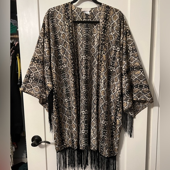 Beautiful Kimono - Picture 1 of 3